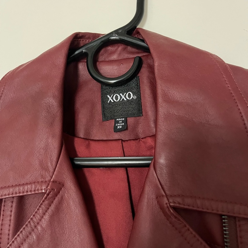 XOXO Women's Burgundy Sleeveless Jacket - Picture 2 of 5